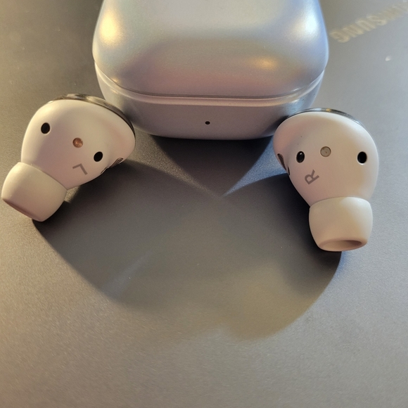 Samsung Galaxy buds pro. Violet. CHEAP. WILL SELL LOW! - Picture 3 of 5